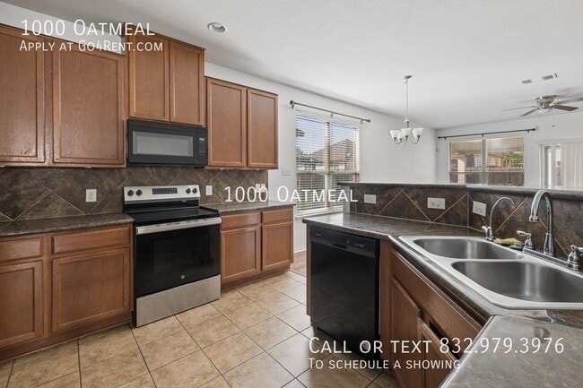 Building Photo - 1000 Oatmeal-