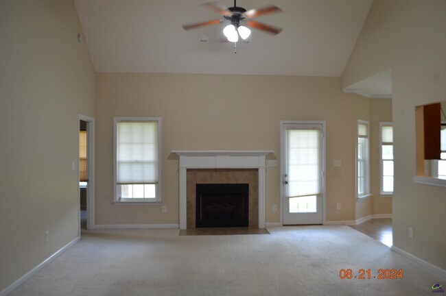 Building Photo - 206 Arelia Dr