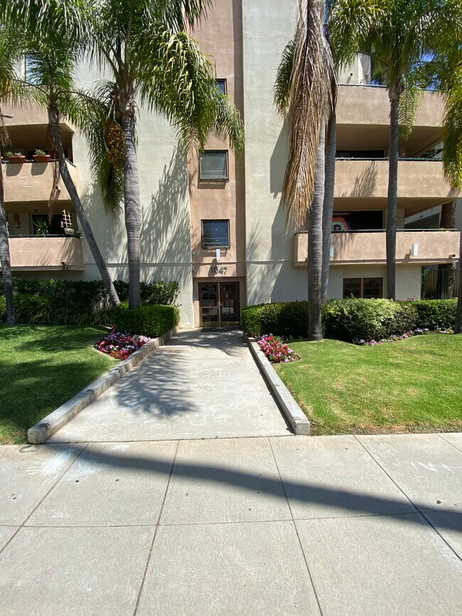 Building Photo - 1047 4th St