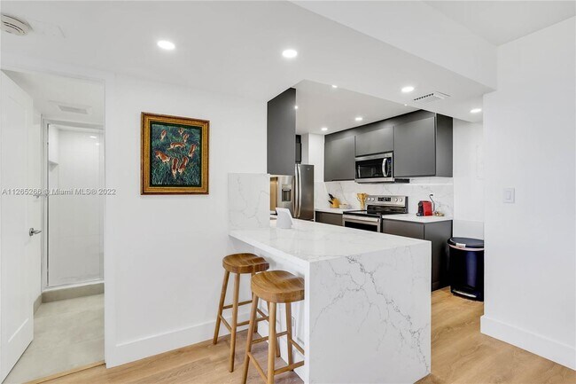 Foto del edificio - 780 NE 69th St
