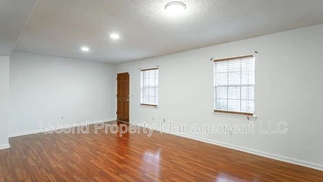 Foto del edificio - 5822 Moody Sawyer Rd