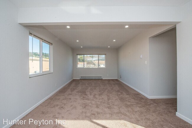 Foto del edificio - 6221 Cypress Ave