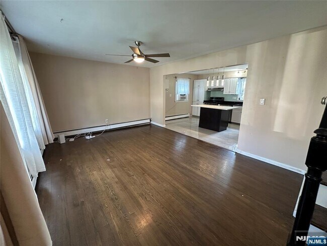 Building Photo - 777 Oakwood Ln
