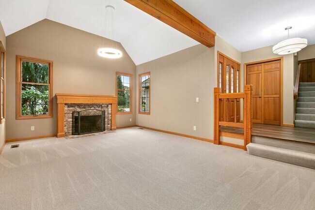 Building Photo - Spacious NW Classic in Bellevue’s Coveted ...