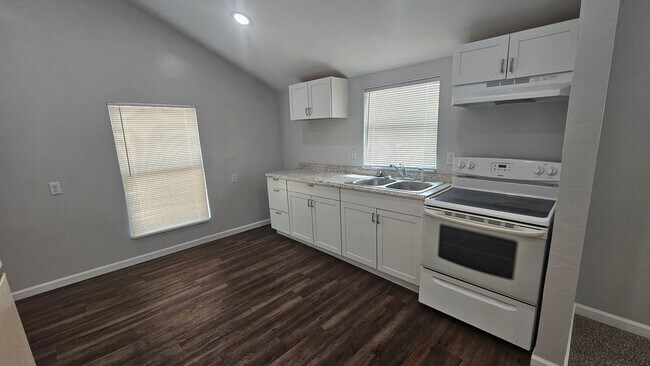 Building Photo - 709 Wichita Ave