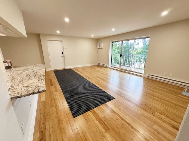 Stylish Corner Unit in Prime Needham Locat... - Stylish Corner Unit in Prime Needham Locat... Apartment