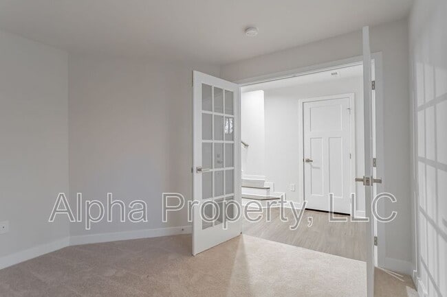 Foto del edificio - 120 Rollins Ave