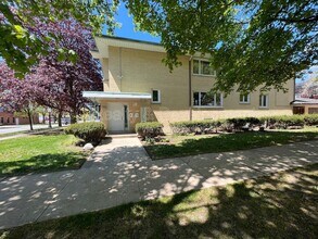 Building Photo - 10650 S Claremont Ave