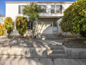 Building Photo - 710 Van Giesen