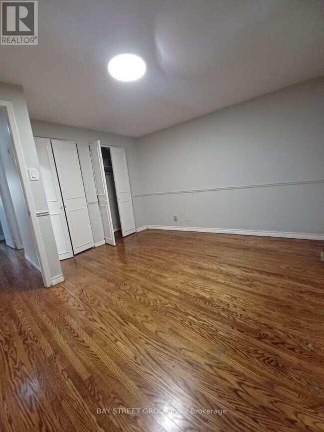 Photo du bâtiment - 100 Oakdale Dr