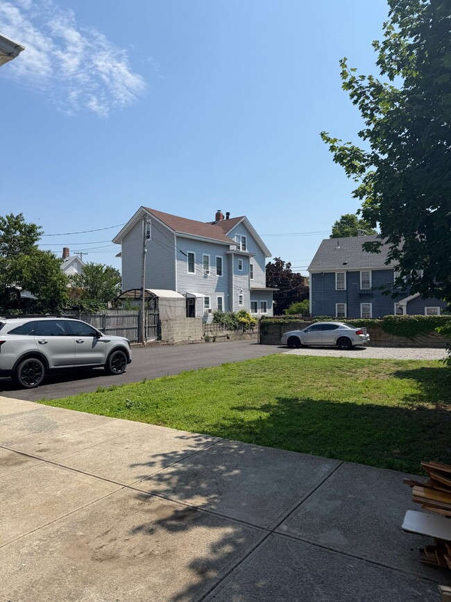 Photo - 182 High St (Pawtucket, RI) Apartment