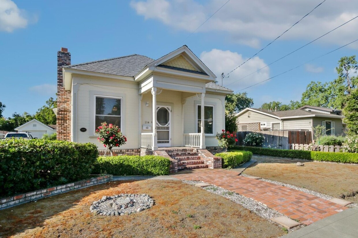 Primary Photo - 214 Pendegast St