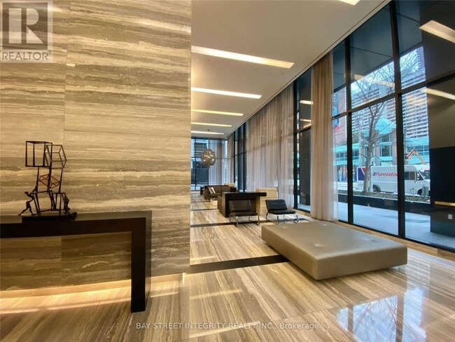 Building Photo - 110 Charles St E