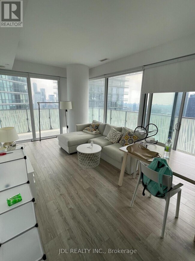 Building Photo - 42 Charles St E