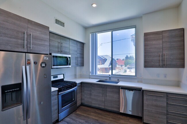 Foto del edificio - 1208 W 25th St