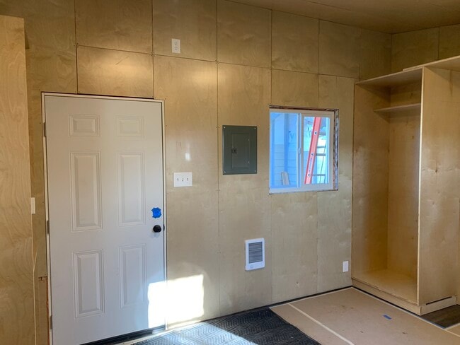 Building Photo - 10825 NE Sandy Blvd