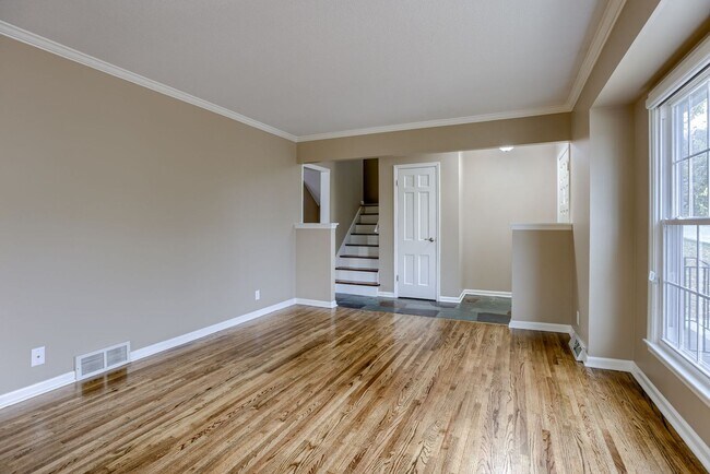 Foto del edificio - Bright & Spacious 4 Bed In Pacific Heights!!
