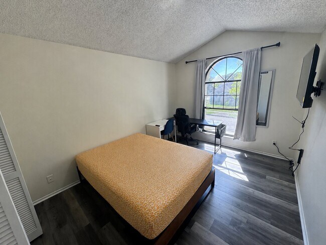 Foto del edificio - 3432 Hillmont Cir