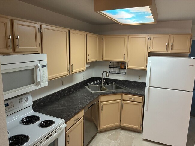 Building Photo - Charming 1 Bedroom, 1 Bathroom Available I...