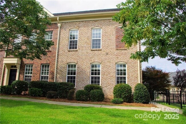 Building Photo - 916 Gardners Way