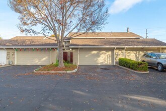 Building Photo - 19115 Creekside Pl