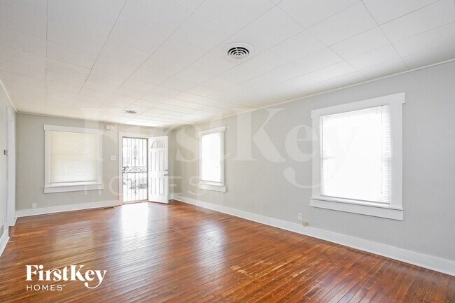 Foto del edificio - 1411 Lindley Ave