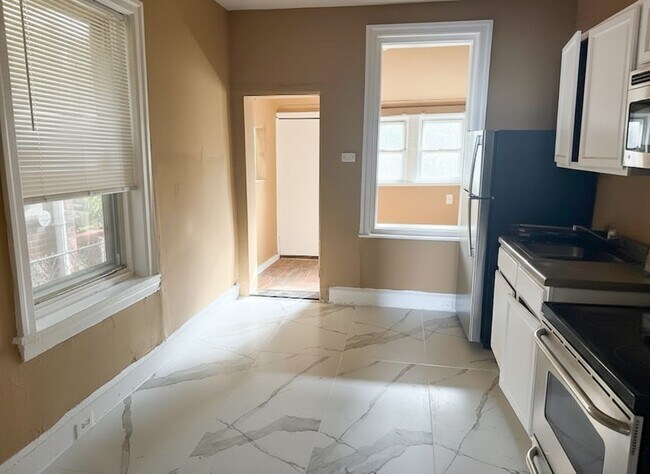 Foto del edificio - 3BD/1BA Hunting Park Apartment Available NOW!