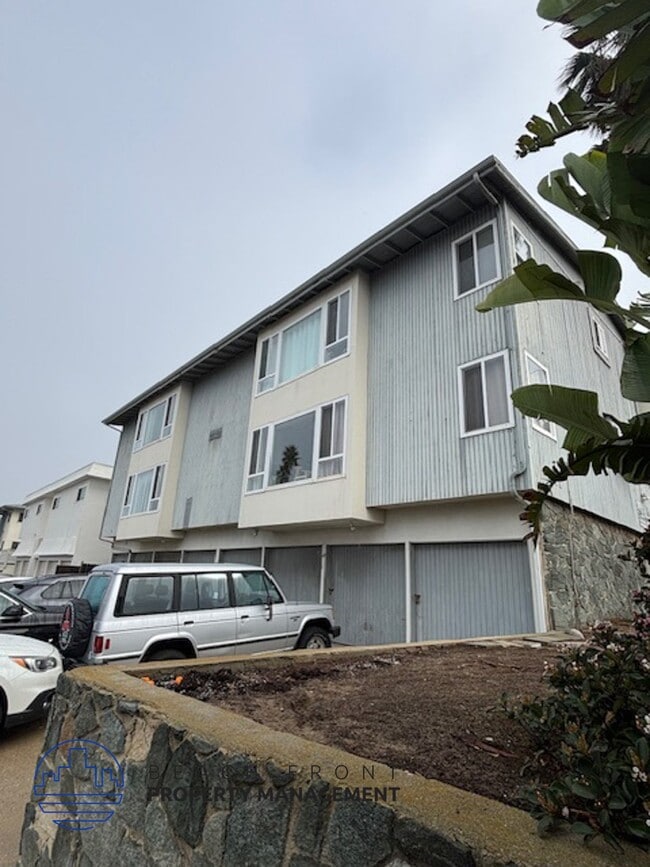 Building Photo - 205 Via Riviera