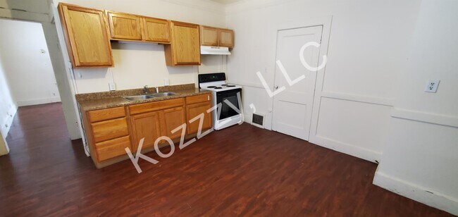 Building Photo - 214 Taylor Ave
