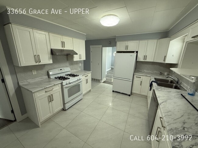 Building Photo - Spacious Renovated Upper in Matsqui