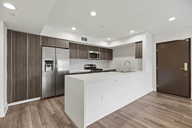 Building Photo - 748 Wilcox Ave Los Angeles, CA 90038
