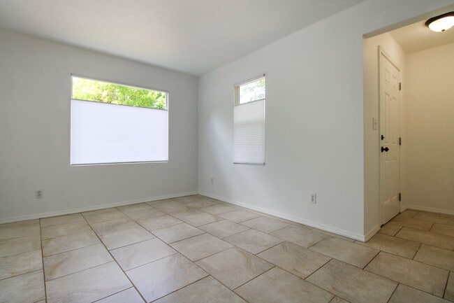 Foto del edificio - 556 Statesman St NE