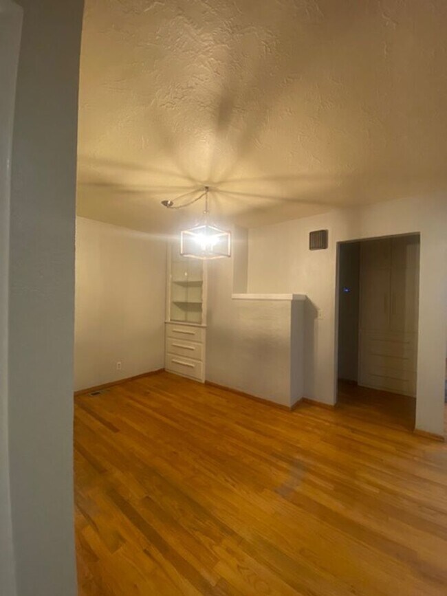 Foto del edificio - 515 E Elmore St