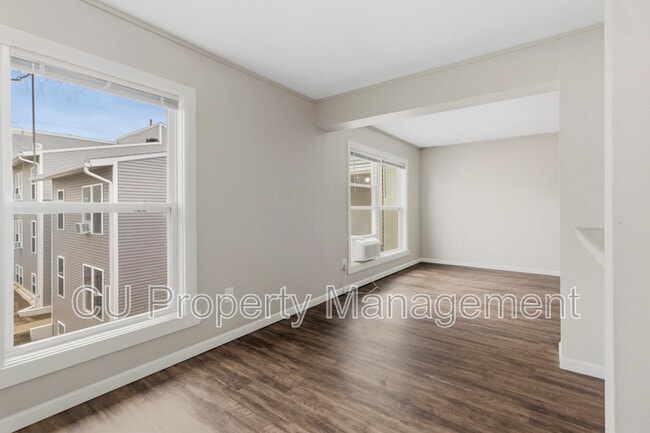 Foto del edificio - 1605 N Willow Rd