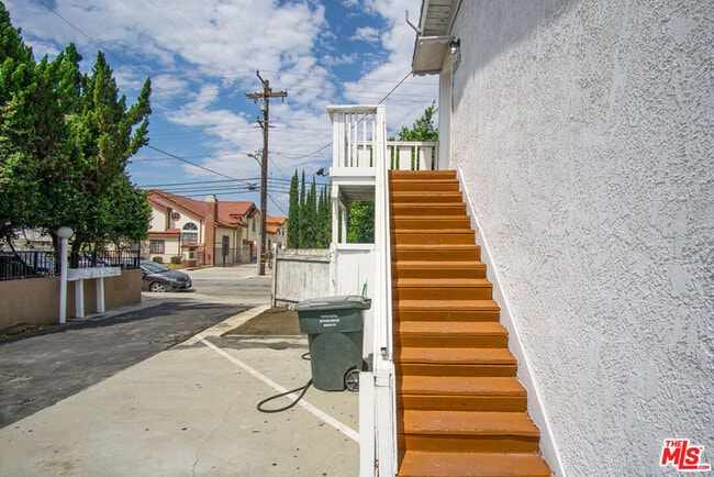 Building Photo - 2702 Potrero Ave