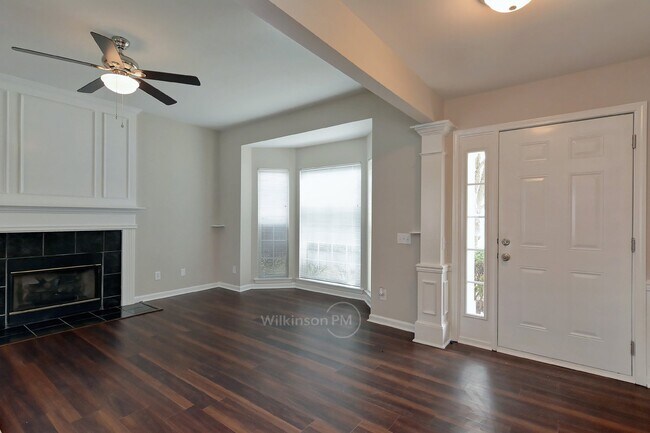 Building Photo - Beautiful 3br/2.5bth Home with Bonus Room ...