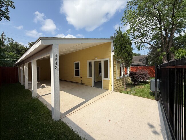 Foto del edificio - 4843 Culmore Dr