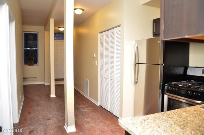 Foto del edificio - 1522 W Augusta Blvd