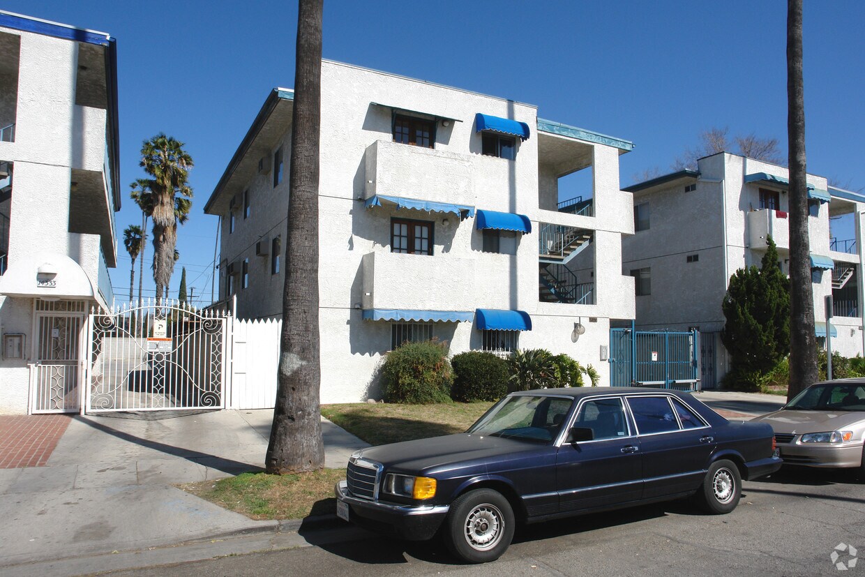 Foto del edificio - 14329 Haynes St