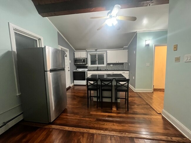 Building Photo - 129 Bradstreet Ave