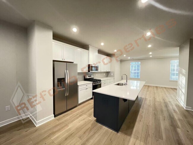 Building Photo - Beautiful brand new 3-Story Townhome | 4 Bedrooms, 3.5 Bathrooms, 2332 sq ft @ 751 South Townhome...