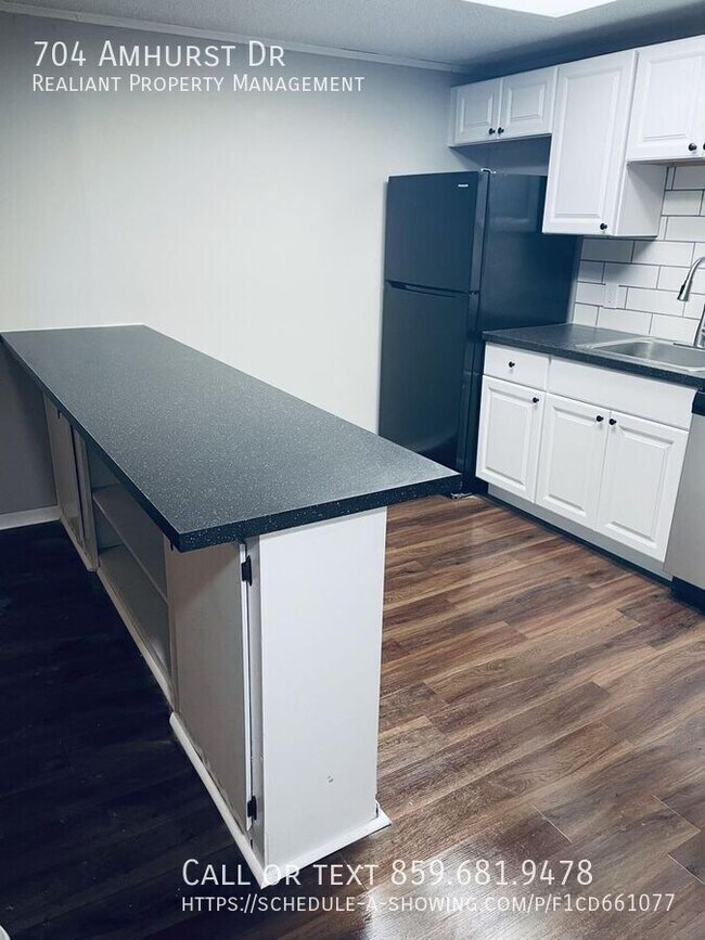 Foto del edificio - 704 Amhurst Dr