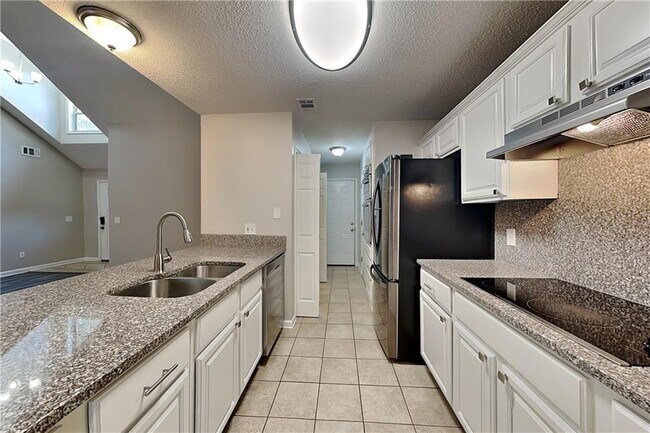 Foto del edificio - 8435 Sapphire Ln