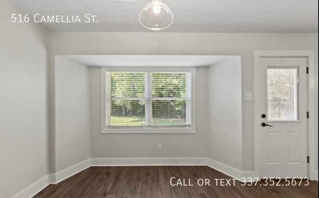 Building Photo - 516 Camellia Dr