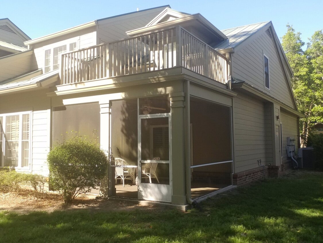 Building Photo - 4 Bedroom 3.5 Bath town home in Pawleys Pl...