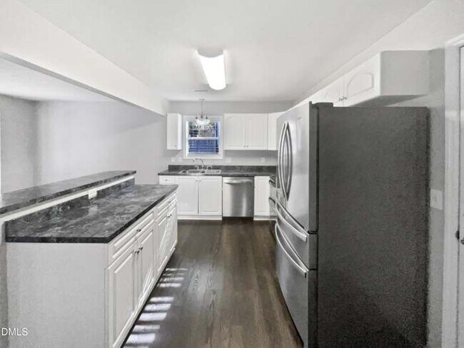 Foto del edificio - 2734 Sunnybrook Dr