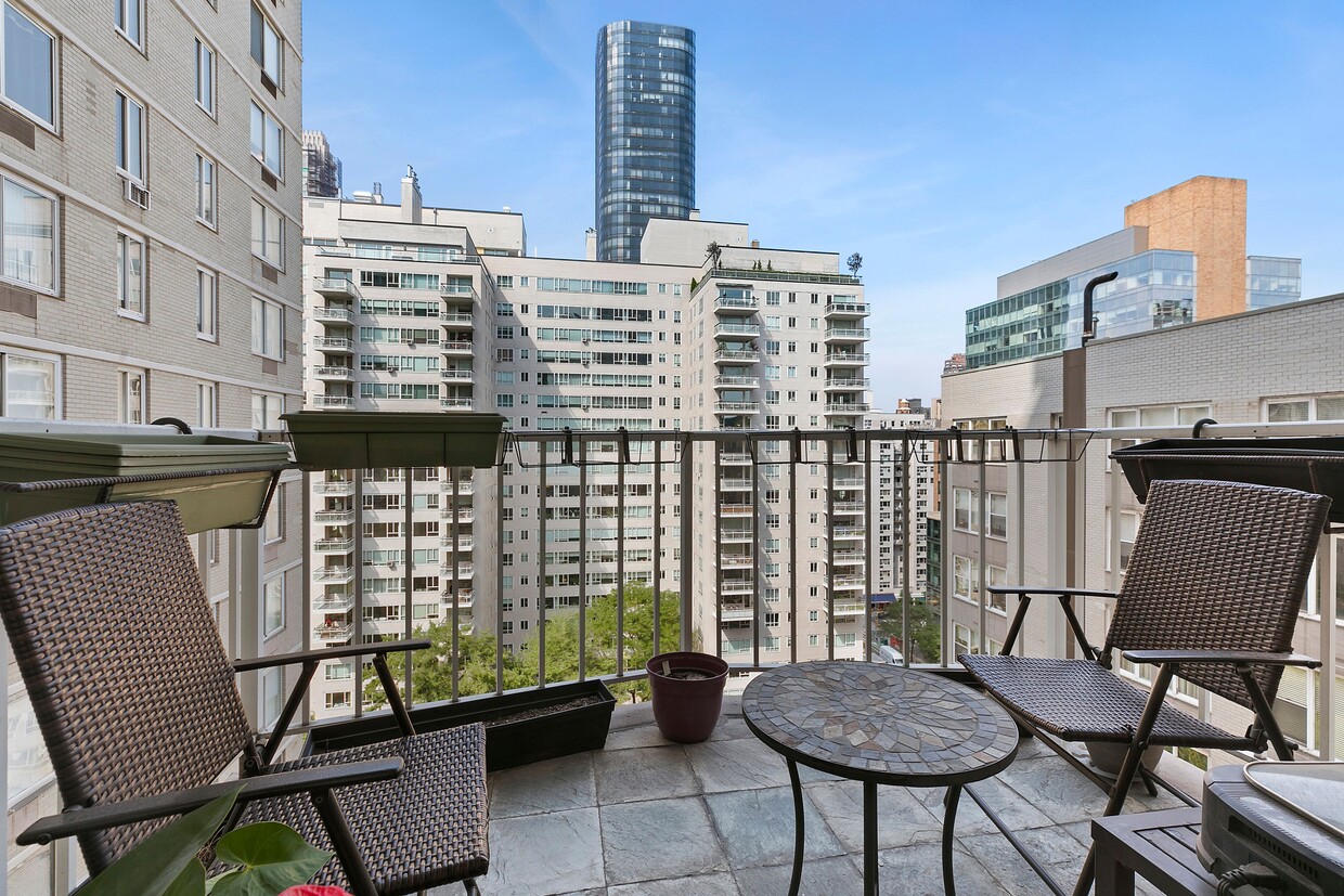 Foto principal - 220 E 65th St