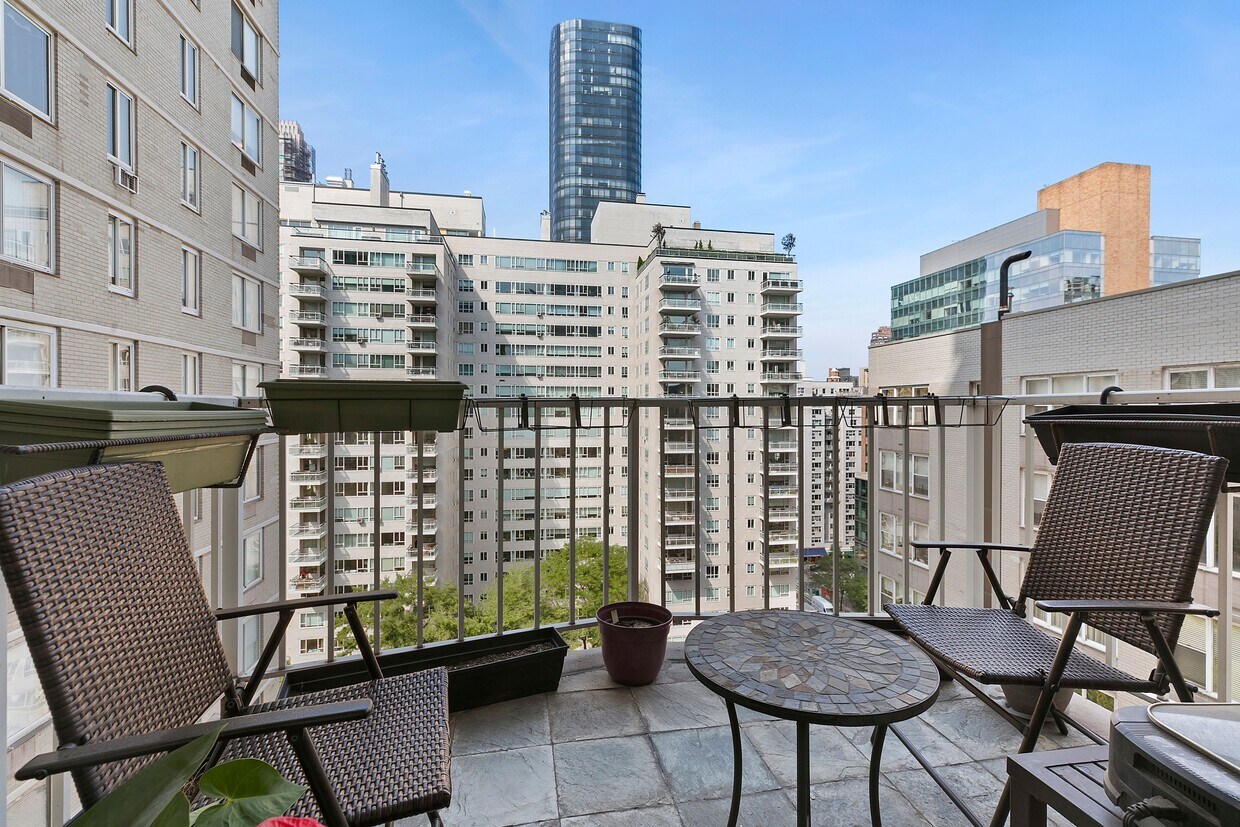 Photo - 220 E 65th St (New York, NY)