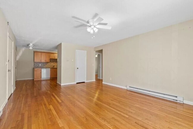 Foto del edificio - 75 Waldemar Avenue #201