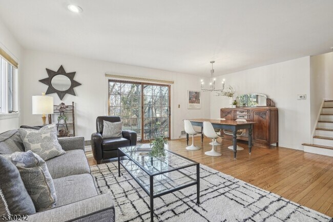 Foto del edificio - 121 Squire Hill Rd